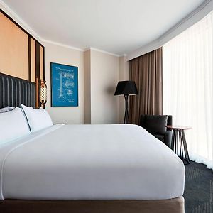 Deluxe Corner King Room