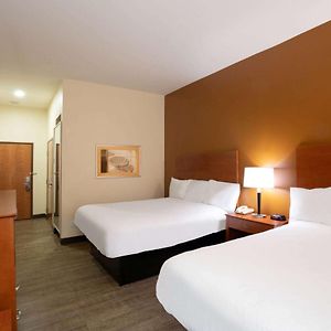 Deluxe  Queen Room Disability Access