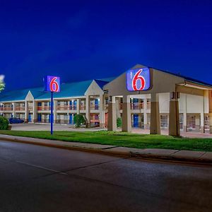 Motel 6-Arlington, Tx