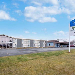 Travelodge By Wyndham Sarnia