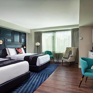 Fabulous Queen Room Mobility accessible