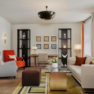 Deluxe One-Bedroom King Suite