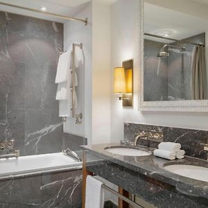 Classic One-Bedroom Queen Suite