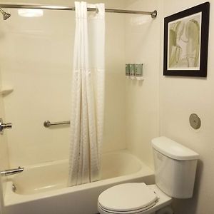 Queen Room Mobility accessible