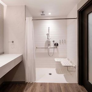 King Room Mobility or hearing accessible