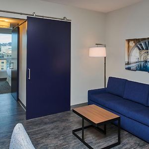 One-Bedroom King Suite