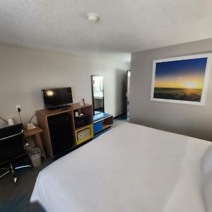 Efficiency Queen Room