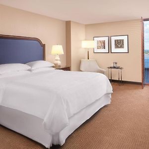 Tradition King Room Hearing accessible