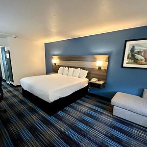 King Room Mobility or hearing accessible