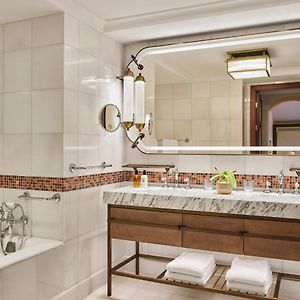 One-Bedroom King Suite