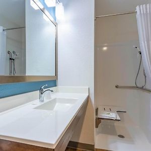 Queen Room Mobility accessible
