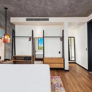 One-Bedroom King Suite