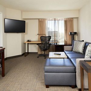 One-Bedroom Queen Suite