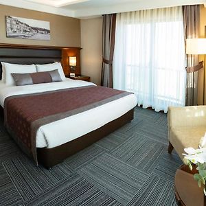 Corner Suite