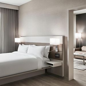 One-Bedroom King Suite