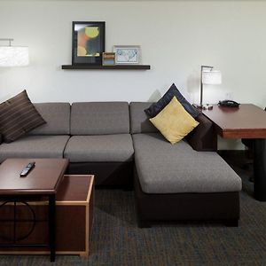 One-Bedroom Queen Suite