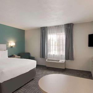Queen Room Mobility accessible