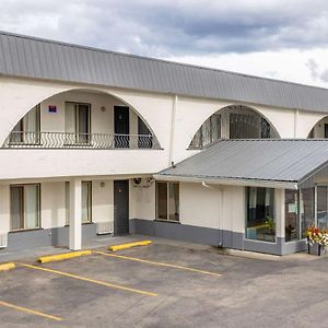 Howard Johnson By Wyndham Downtown Kamloops