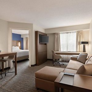 One-Bedroom Queen Suite