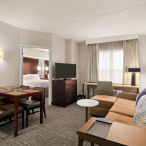 One-Bedroom Queen Suite