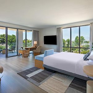 Deluxe King Guest Room