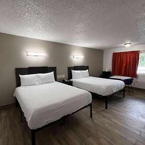 Deluxe Queen Room Two Queen Beds Smoking