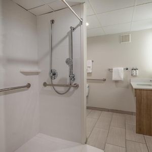 Deluxe  Suite Mobility accessible