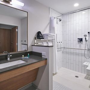 King Room Roll Shower Mobility Hearing Accessible