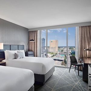 Deluxe  Queen Room Mobility accessible