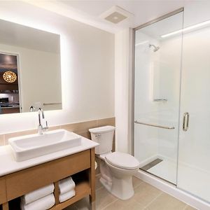 One-Bedroom King Suite