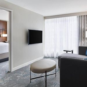 One-Bedroom King Suite
