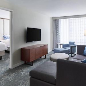 One-Bedroom Queen Suite