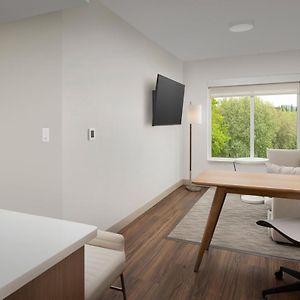 One-Bedroom King Suite