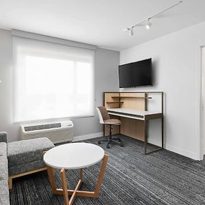 One-Bedroom King Suite