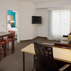 One-Bedroom Queen Suite
