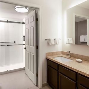Two-Bedroom Queen Suite
