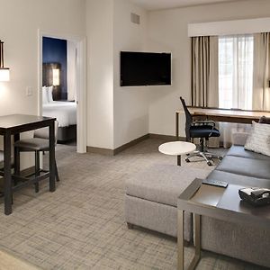 One-Bedroom Queen Suite