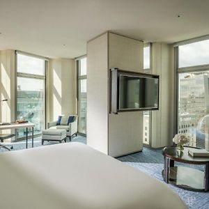 Premier Corner King Room