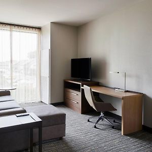 One-Bedroom King Suite