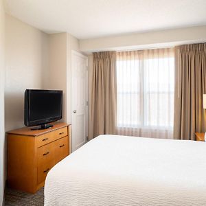 One-Bedroom Queen Suite