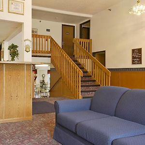 Super 8 By Wyndham Omaha/West Dodge