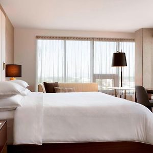 Corner King Room