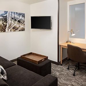 One-Bedroom King Suite