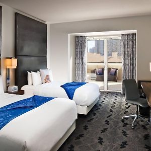 Fabulous Lower Floors Queen Room