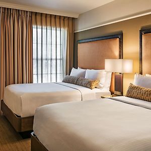 One-Bedroom Queen Suite