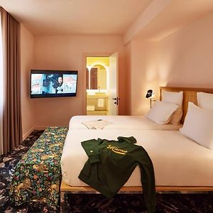 Medium King Room