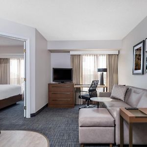 One-Bedroom Queen Suite
