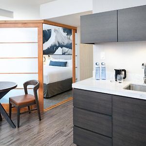 Urban King Suite