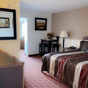 Deluxe King Suite