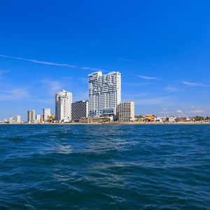 Courtyard By Marriott Mazatlan Beach Resort